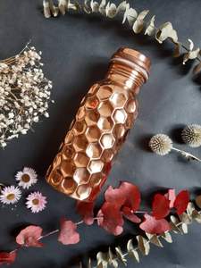 Bouteille d'eau ayurvédique en cuivre fait à la main en cuivre pur écologique avec finition martelée à double paroi et couvercle étanche - Product Image 5