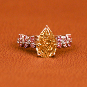 Luxueuse bague de fiançailles en or 18KT double diamant jaune poire coupe laboratoire créé avec pavé de réglage style classique-cadeau pour femme - Product Image 2