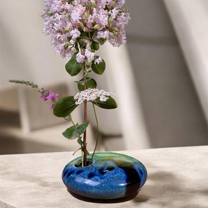 Vase en porcelaine marbrée de luxe écologique fait à la main, arrangement floral minimaliste japonais, pot avec base antidérapante - bleu orange vert - Product Image 1