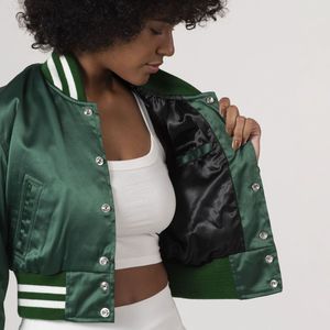 Veste universitaire courte et chauffante à simple boutonnage pour femmes avec logo personnalisé pour l'hiver en satin vert matelassé couleur unie bas quantité minimale de commande usine - Product Image 4