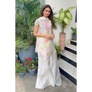 Chemise et dupatta à pétales de perles pour le printemps et l'été - Product Image 1
