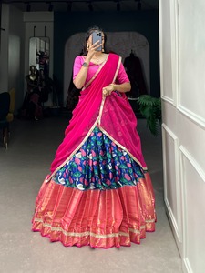 Lehenga choli de seda Mysore para mujer con estampado de Pichwai con borde de tejido Zari y retoque de encaje para bodas y festivales - Product Image 3