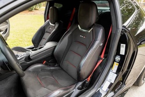 รถเชฟโรเลต คามาโร ZL1 คูเป้ ปี 2020 สภาพดีเยี่ยม พวงมาลัยขวา/ซ้าย เกียร์ธรรมดา 6 สปีด เครื่องยนต์ซูเปอร์ชาร์จ LT4 V8 พร้อมส่งมอบ - Product Image 5