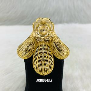 Collier tendance en laiton plaqué or avec chaîne en boîte et motif floral pour les fêtes et les mariages - Product Image 2