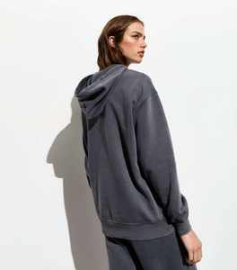 เสื้อสเวตเตอร์แบบสวมหัวตัวสั้นทรงโอเวอร์ไซส์ลายกรดมีฮู้ดสำหรับผู้หญิง - Product Image 6