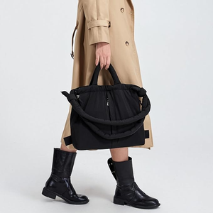 Borsa a Tracolla Imbottita in Nylon Personalizzata per Donna, Leggera e Ideale per Viaggi, Shopping e Attività all'Aperto - Product Image 2