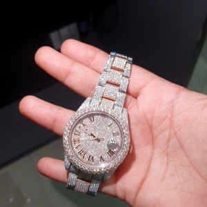 Montre en diamant Moissanite en vente chaude, acier inoxydable, entièrement sertie de cristaux VVS1, chiffres romains, date, luxe B2B - Product Image 2