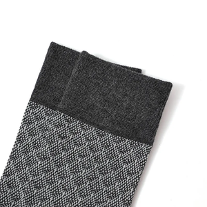 Chaussettes pour hommes de haute qualité en gros, couleur unie, design classique, chaussettes habillées en coton, séchage rapide, logo sur le bas pour les messieurs - Product Image 6