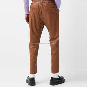 กางเกงหนังเทียมสีน้ำตาลทันสมัยสำหรับผู้ชายเอวยางยืดมีกระเป๋าเหมาะสำหรับสตรีทแวร์และลุคลำลอง - Product Image 4