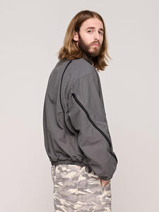 Chaqueta con capucha informal a prueba de viento con múltiples cremalleras, cortavientos de nailon suave impermeable de gran tamaño para hombre con logotipo personalizado - Product Image 2