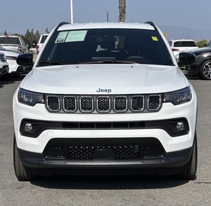 LIMPIO USADO 2024 Jeep Compass Latitude 4WD - Product Image 1