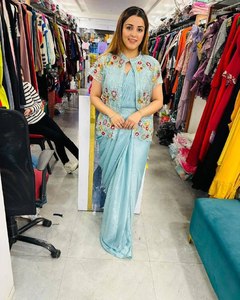 ชุดส่าหรีผ้าไหมสำเร็จรูป ดีไซน์หรูหรา พร้อมเสื้อคลุม (KOTI) และเสื้อปักลายสำเร็จรูป สไตล์ลำลอง ยืดหยุ่นได้ - Product Image 4