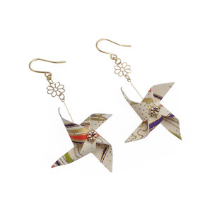 Boucles d'oreilles pendantes de projet japonais fabriquées à la main à partir de papier Washi japonais traditionnel avec des accessoires de grue - Product Image 1