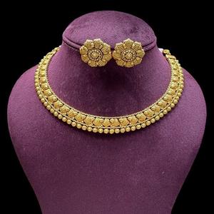 Collier de créateur aspect pierres plaquées or de qualité supérieure avec boucles d'oreilles pour la collection de vêtements de mariage pour les femmes - Product Image 1