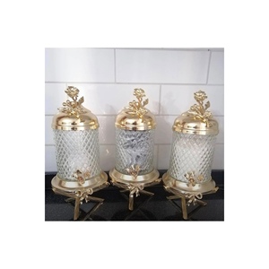 Juego de 3 Frascos de Almacenamiento Elegantes con Base de Latón Dorado de Lujo - Product Image 1