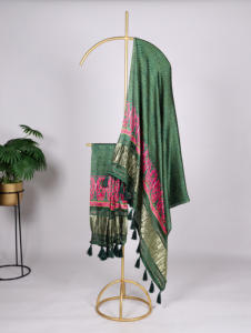 Bandhej Silk dupatta พร้อมพิมพ์ดิจิตอลยังมาพร้อมกับพู่ - Product Image 2