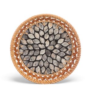 Plato Tradicional Bohemio de Nácar con Borde de Ratán Tejido para Uso Decorativo en Mesa y Servicio de Alta Cocina de Vietnam - Product Image 2