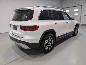 GLB 250 AWD 4MATIC 2025 usado con motor turbo de 2.0L en línea de 4 cilindros y asistencia híbrida suave - Product Image 4