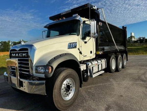 Camión Volquete Usado Económico 2021 2022 Granite 64FR de Tres Ejes MP8 455HP Automático - Product Image 3