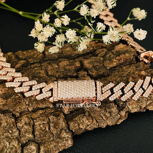 Pulsera de eslabones cubanos de Plata de Ley 925 de 8 MM de ancho VVS Moissanite Diamond Miami. - Product Image 1