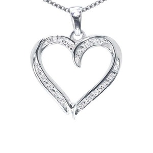 Collar de Plata de Ley con Baño de Rodio y Moissanita con Colgante de Corazón Minimalista de Lujo, Estilo Moderno, Regalo para Ocasiones Especiales - Product Image 1
