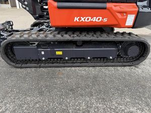 รถขุดขนาดเล็ก Kubota KX040-5 รุ่นที่ดีที่สุดประจำปี 2025 พร้อมห้องโดยสารและระบบไฮดรอลิกเสริม - Product Image 6