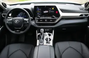 2025 Highlander Usado, Sedán AWD, Motor Turbo 4L, Asientos de Cuero, Neumáticos R18, Opciones Traseras Oscurecidas - Product Image 3