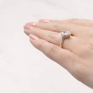 Marquise Cut Bezel Set Moissnaite Bague de fiançailles - Product Image 3