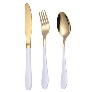 Ensemble de couverts modeste avec manche noir et tête dorée mate pour la salle à manger à domicile, le bureau, le garde-manger, les buffets, les fêtes et les occasions spéciales - Product Image 4