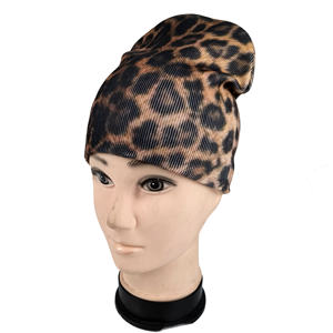 Fabricant de bonnets à sublimation personnalisés Bonnet en tricot jacquard tendance pour femmes Bonnet jacquard imprimé sur toute la surface - Product Image 5