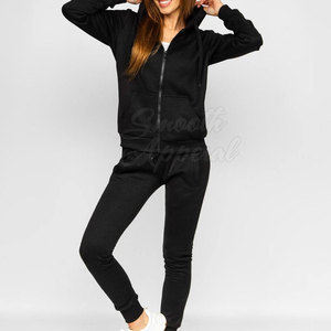 Survêtement pour femme style urbain, tissu confortable et respirant, parfait pour les activités sportives et les looks décontractés. - Product Image 4
