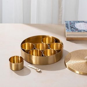 Boîte à épices élégante en métal Masala en laiton avec couvercle pour le stockage des herbes et des épices par HF Crafts - Product Image 6