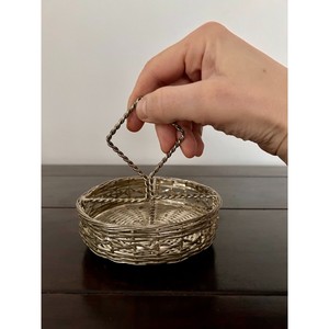 Cesta de baratija de metal hecha a mano, plato dulce de alambre, cuenco rústico para aperitivos, cesta tejida de metal de color plateado - Product Image 5