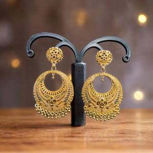 Boucles d'oreilles de luxe serties de boucles d'oreilles de style Jhumka plaquées or 22CT conçues pour les femmes par les exportateurs - Product Image 1