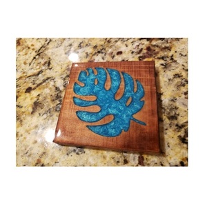 Juego de 4 Posavasos de Madera con Resina Epoxi, Diseño Moderno y Lujoso, Personalizado con Hojas de Resina, Producto de la India - Product Image 2