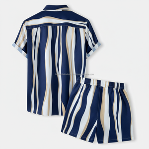 Conjunto de Pantalones Cortos Estampados Personalizados para Hombre - Diseño de Ondas Abstractas en Azul y Marrón, Atuendo Casual de Verano de 2 Piezas - Product Image 2