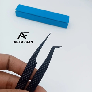 Vente en gros Noir mat enduit terne 65 degrés méga volume isolation pince à cils logo personnalisé en acier inoxydable sourcil pointu - Product Image 1