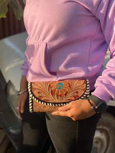 Portefeuille en cuir sculpté usiné à la main pochette étui de téléphone portefeuille élégant fleur de soleil occidental pour les femmes - Product Image 3