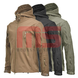 Vente en gros directe d'usine Veste softshell imperméable en toile à capuche pour homme Logo personnalisé Équipement de plein air Polyester de haute qualité Chaud - Product Image 6