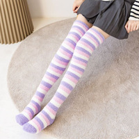 Chaussettes hautes en tricot épais pour femmes, chaudes, d'hiver, au-dessus du genou, longues, rayées, duveteuses, confortables, en polaire corail