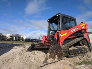 รถตักล้อยางขนาดเล็ก Kubota SVL97-2 ดีเซลประสิทธิภาพสูง กำลังแรง พร้อมมอเตอร์เกียร์ HYDAC และปั๊มไฮดรอลิกคุณภาพสูง - Product Image 3