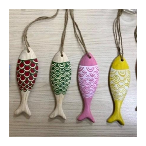Sculpture de poisson en bois faite à la main par des artisans qualifiés pour la beauté naturelle - Product Image 1