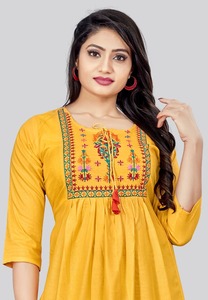 Trabajo de bordado pesado y mangas completas Western Ladies Top en tela de alta calidad de proveedor indio - Product Image 6