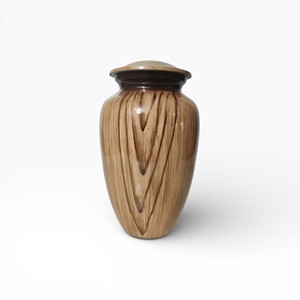 Urne funéraire classique à motif bois vertical avec finition brillante brun riche et couvercle commémoratif sécurisé - Product Image 1