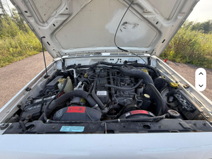 Jeep Cherokee SE 4x4 d'occasion abordable de 1999, sans réserve, boîte manuelle 5 vitesses, moteur 6 cylindres en ligne de 4,0 litres - Product Image 2