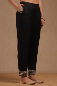 ชุดเดรสสไตล์อินเดียและปากีสถานทรงหลวมสีดำและสีขาวพิมพ์ลายดอกไม้เสื้อพร้อมกางเกงและ dupatta สำหรับผู้หญิงแฟชั่น - Product Image 4