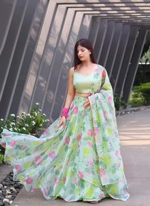 Lehenga Choli Traje indio tradicional Último nuevo diseñador Lehenga Choli Lehengas con estilo para mujeres Ropa de boda o fiesta - Product Image 5