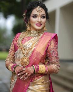 BELLE RICHE PALLU JACQUARD TRAVAIL TOUT SAREE EXCLUSIF JACQUARD BORDER Fashionharbour Bollywood Style Viscose pour les fêtes - Product Image 1