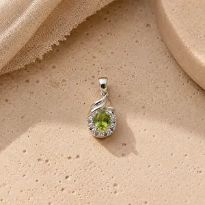 Abalorio Religioso Chapado en Rodio con Ópalo, Turquesa, Rubí, Cuarzo, Amatista y Esmeralda - Diseño Ovalado de Peridoto Hecho en India - Product Image 4