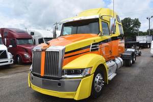 Camión Semirremolque Western Star 5700XE Sleeper 2019 2020 en Excelente Estado - Dormitorio con Techo Elevado de 82 Pulgadas, Motor Detroit de 505 HP, Transmisión Automática Dt12 de 12 Velocidades - Product Image 5